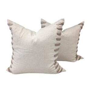 pair Cushion natural with edge detail