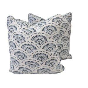 Pair Cushion White and blue Patterned